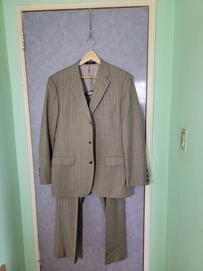 Boss Men's Taupe Plaid Two-Piece Suit Blazer & Trousers